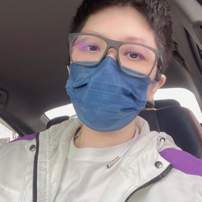 sato_give.jpg